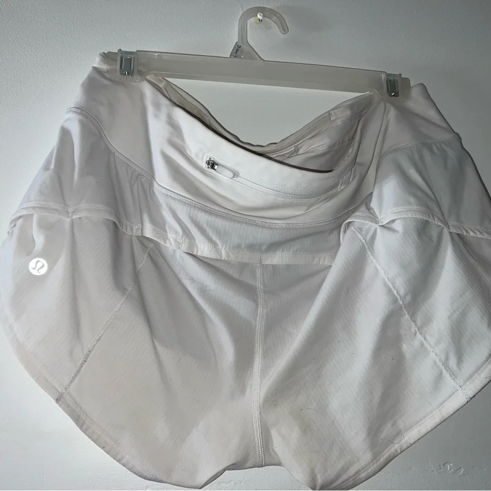 Lululemon Speed Up Shorts 2.5 in inseam - Picture 2 of 4